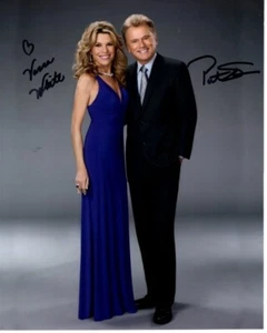 Foto firmada por VANNA WHITE y PAT SAJAK 8x10 RUEDA DE LA FORTUNA con holograma certificado de autenticidad - Imagen 1 de 2