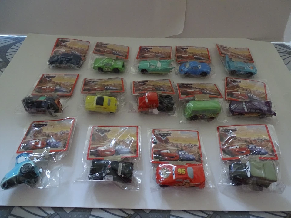 Cars Disney Pixar lot de 14 mini véhicules neufs jamais déballés - Photo 1/4