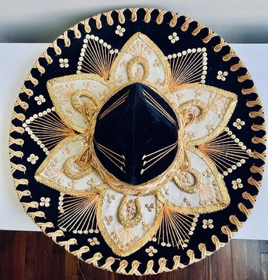 Sombrero Mariachi Mexicano - Negro Con Dorado - Marca PIGALLE Foto 1 de 3