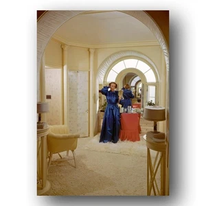 Joan Crawford im Hauptschlafzimmer Ankleidebereich von zu Hause 1945 Vintage 5x7 Foto - Bild 1 von 1