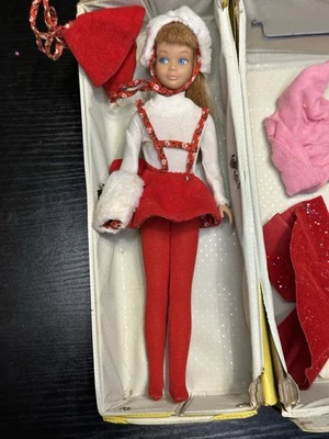 Muñeca Barbie Patrón Años 60, Estuche de Transporte Vintage y Varios Accesorios Foto 1 de 4