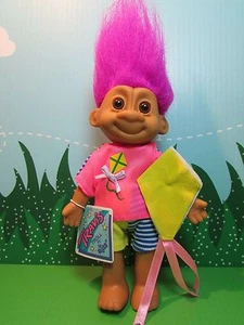 KITE FLYING TRAVIS - 7" Muñeca Russ Troll - NUEVA EN BOLSA ORIGINAL - Imagen 1 de 7