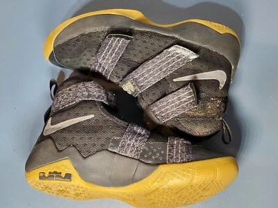 耐克 Lebron Soldier 845122-009 Youth 尺码 1 US / 32 EU 2016 黑色 — 第 1/4 张图片