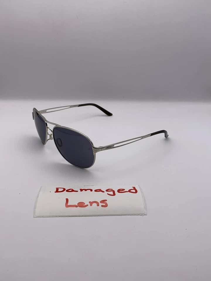 Oakley Sunglasses Mens 60-14 Silver Aviator Dark Gray Lenses Scratched OO4086-02 - Image 1 of 4