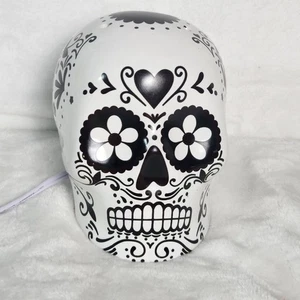 HALLOWEEN Light Ceramic Dia de Muertos Black & White Skull Corded 6" EUC - Picture 1 of 11