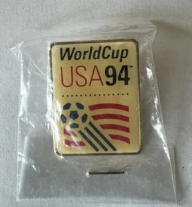 VINTAGE 1994 FIFA WORLD CUP USA 94 SOCCER Pin - Picture 1 of 2