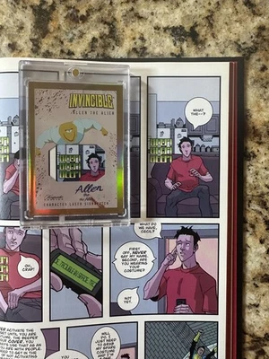 Signagraph láser Invincible Keepsake 2025 dorado 8/10 Allen the Alien #584  Foto 1 de 3