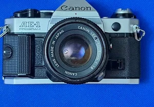 Canon AE-1 SLR Film Camera with Canon FD 50mm f/1.4 Lens - Foto 1 di 9