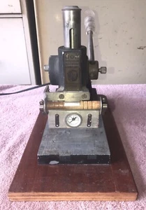Löwe Monogramm Maschine (Folienprägung) - Bild 1 von 9