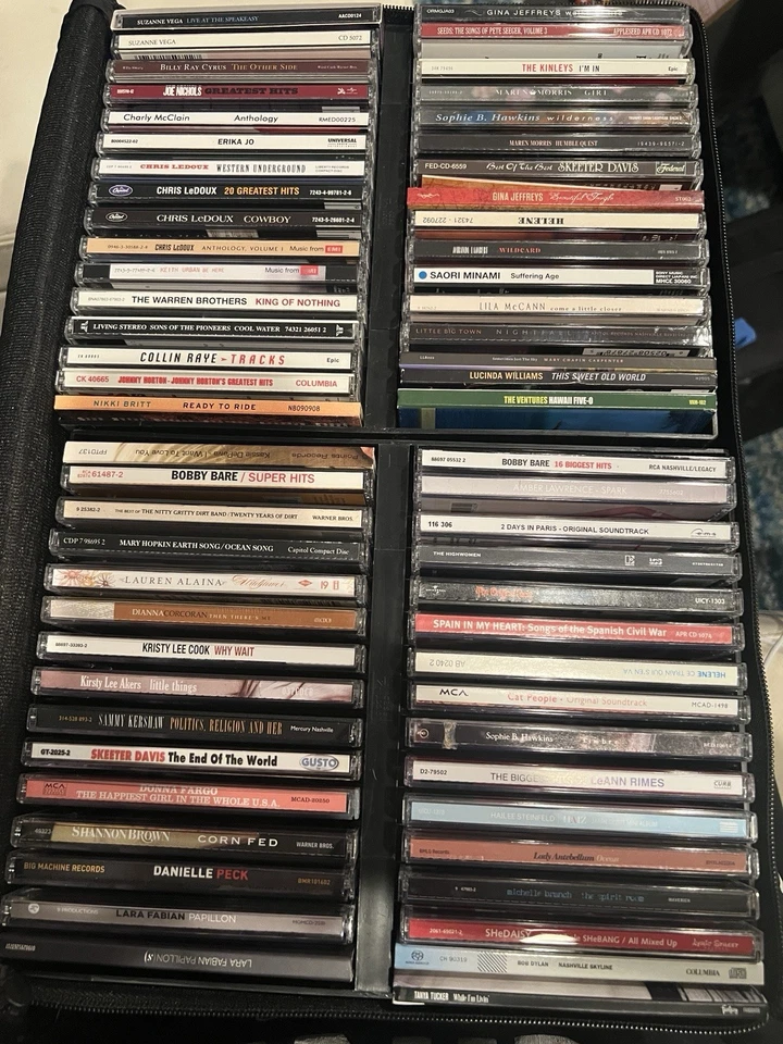 63 CD Lot Cases Booklets Chris LeDoux Danielle Peck Bob Dylan Hailee Steinfeld** - Imagem 1 de 2