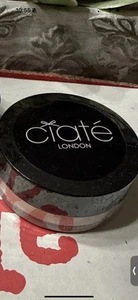 CIATE LONDON - Extraordinary Setting Powder in Translucent Honey 5 g / 0.17 oz - Picture 1 of 2