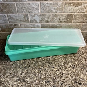 Vintage Tupperware Green Celery Crisper, Vegetable Keeper Rectangle Container - Picture 1 of 3