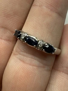 STERLING SILVER SIGNED DK BLUE SAPPHIRE W/ WHITE STONES RING SIZE 7.75 - 2.8g - Picture 1 of 8
