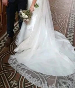 1 tier ivory Cathedral veil stunning embroidered edging With Comb - Picture 1 of 3