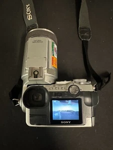 Sony Cyber-shot DSC-F717 4.9MP Digitalkamera - Silber Gebraucht - Bild 1 von 8