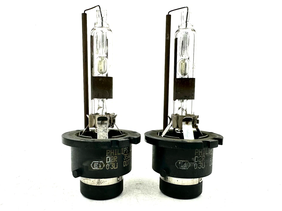 2x OEM Xenon HID Philips D2R 4300K 35W Xenon Headlight Bulb - Image 1 of 2