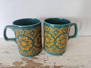 Pair Of Vintage Retro MCM Staffordshire Mugs Geometric Floral Green Orange - Picture 1 of 8