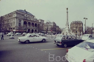 1970 Paris Châtelet Theatre Traffic Scene 35mm Agfachrome Slide - Picture 1 of 3