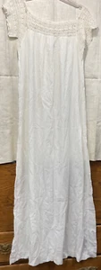 Vintage white cotton nightgown with crochet shoulders and yoke - Picture 1 of 12