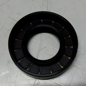 SPIGOT SHAFT SEAL-SINGLE CLUTCH COMPATIBLE WITH FORDSON / FORD/NH TRACTORS - Picture 1 of 3