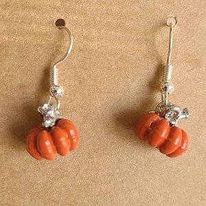 Handmade Orange Pumpkin Dangle Drop Earrings NEW Ladies Fall Halloween Outdoors - Picture 1 of 3