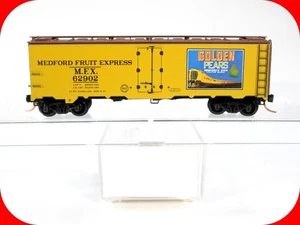 N Scale ***MEDFORD FRUIT EXPRESS** GOLDEN PEARS Reefer, MFX 62902 --Micro Trains - Picture 1 of 4