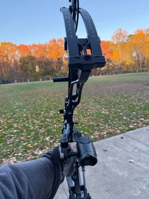 2025 hoyt alpha AX2-32” 26”draw 70lb weight Hoyt Axcel Driver AX31 Rangerscope. - Image 1 of 4