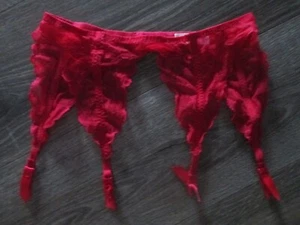 VICTORIAS SECRET Red Lace Sexy Lingerie Garter Belt Size Medium 2003 Vintage - Picture 1 of 2