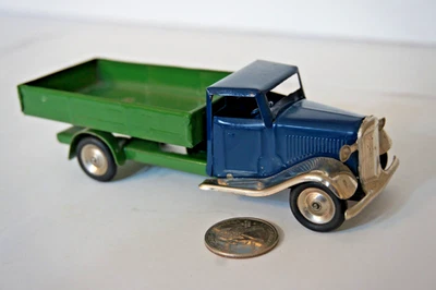 VINTAGE TRIANG MINIC TIN TOY LORRY stake Bed TRUCK  WINDUP WORKS, NO KEY, NO BOX - Image 1 of 2