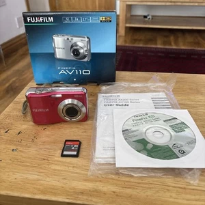 Fujifilm Finepix AV100 12,0 MP 3x zoom fotocamera digitale rosa in scatola e scheda mem 4 GB. - Foto 1 di 15