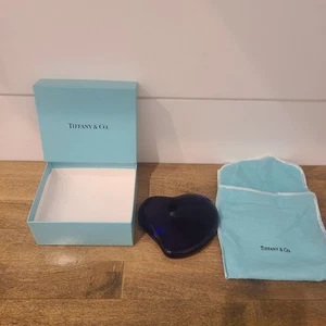 TIFFANY & CO COBALT BLUE HEART PAPERWEIGHT SIGNED PERETTI in box and bag - Picture 1 of 4