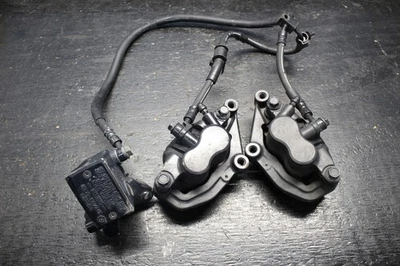 04-09 JUEGO DE PINZAS DE FRENO DELANTERAS DERECHA IZQUIERDA OEM YAMAHA FZ6 FZ600 05 Foto 1 de 4