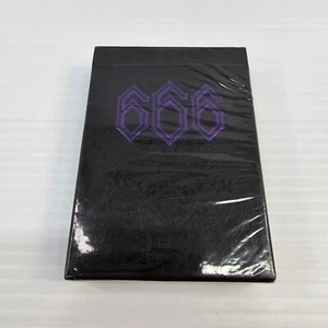 666 Cartas de Juego Purple Inferno Nuevas Edición Limitada Riffle Shuffle - Imagen 1 de 4