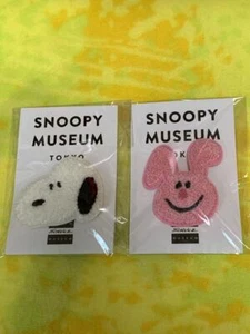 Snoopy Museum Badge Snoopy Rabbit Without Box - Picture 1 of 2