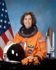 Retrato de astronauta Ellen Ochoa 8"x10" impresión fotográfica 8x10 - Imagen 1 de 3