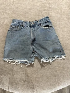 Levi's 550 pantaloncino uomo 33 blu denim vestibilità rilassata taglio orlo sfilacciato invecchiato - Foto 1 di 10