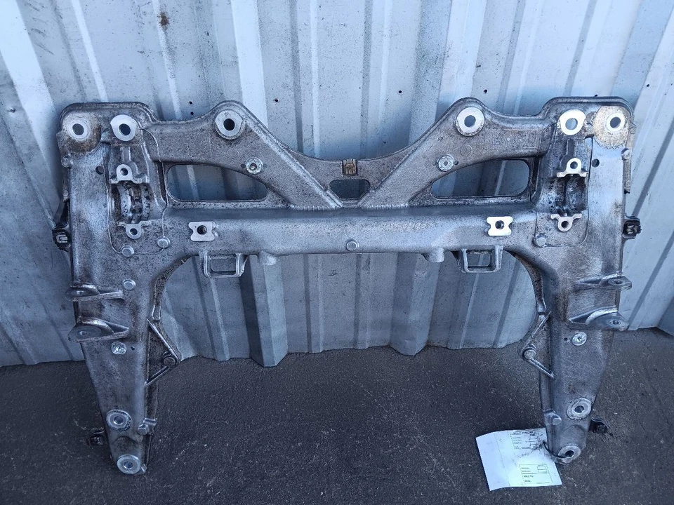 Suspensión delantera subchasis cuna travesaño 99134108116 Porsche 911 991 12-19 Foto 1 de 4