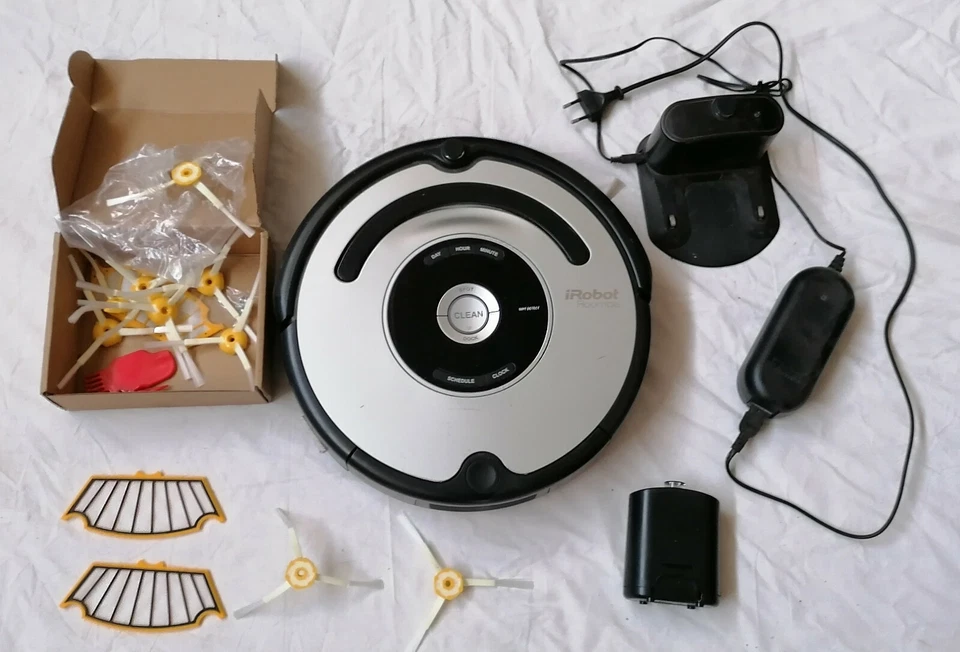 ROOMBA i ROBOT nero, Aspirapolvere Automatico + Caricatore e Ricambi - Immagine 1 di 1