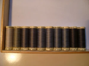 10 SPOLETTE FILO GUTERMANN 100% Poliestere 100 mt TONALITA' GRIGIO VEDI INFO - Foto 1 di 1
