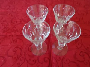 C-547 Juego de 4 Gafas Cordiales Finas Grabadas Cristal Tallo Lágrimo Gota - Imagen 1 de 3