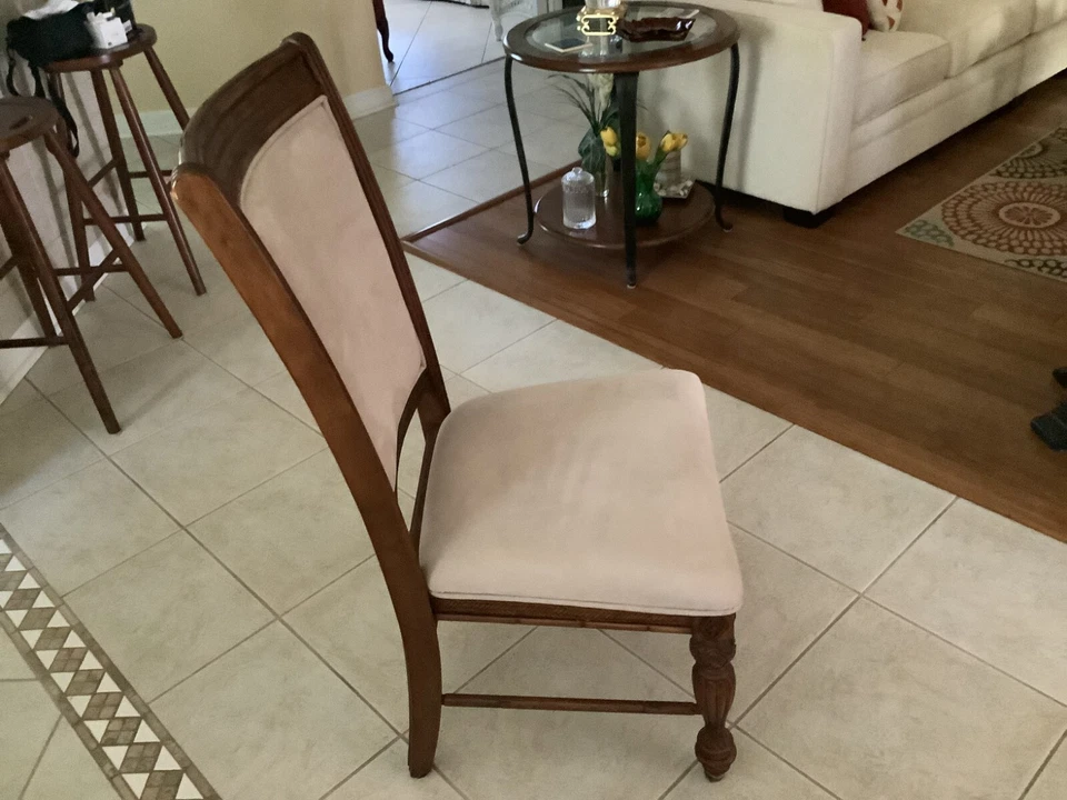 dining room set 4 chairs wooden  - Image 1 of 2