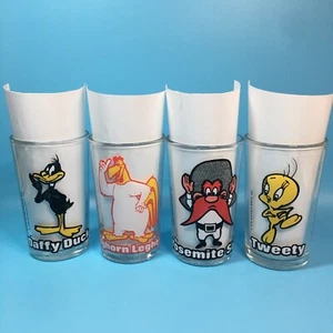 Set Of 4 Looney Tunes Glass Vintage 1976 Warner Bros With Embossed Bugs Bunny - Picture 1 of 14