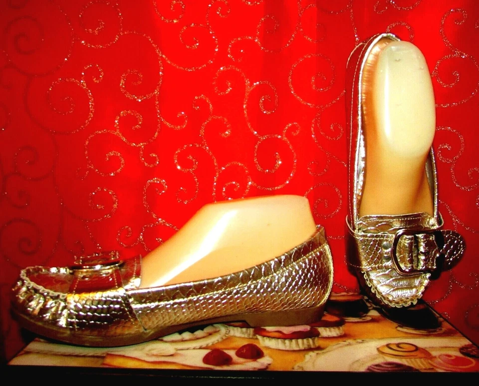 全新 RAMPAGE LULLABY2 尺寸 7 金色/银色金属复制品印花仿皮鞋 — 第 1/4 张图片