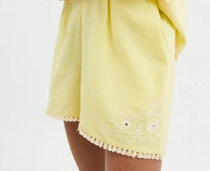 George Ladies Yellow Embroidered Mirrored Frill Shorts BNWT 18 20 Elasticated - Picture 1 of 8