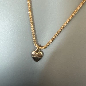 BETSEY JOHNSON gold Heart Pendant Necklace Gold Tone Long Chain 74cm - Picture 1 of 9