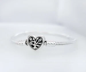 NEW PANDORA Moments 925 Family Tree Heart Clasp Snake Chain Bracelet 598827C01 - Picture 1 of 5