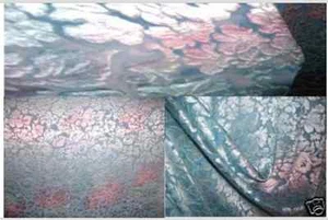 PRECIOSA TELA DE DISEÑO SOMBREADA TURQUESA ROSA SATINADO DEVORE SATINADO SOBRE GASA 4yds - Imagen 1 de 1