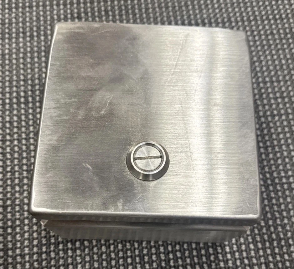 Caja eléctrica RITTAL 8018109 / 8018109 nueva con llaves y cierres Foto 1 de 4