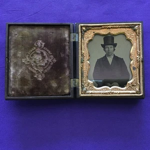 1/9 PLATE DAGUERREOTYPE CLOSE UP OF A GENTLEMAN WITH A TALL Hat - Picture 1 of 7