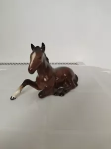 Beswick Foal Horse Lying Down Model 915 Brown - Picture 1 of 10